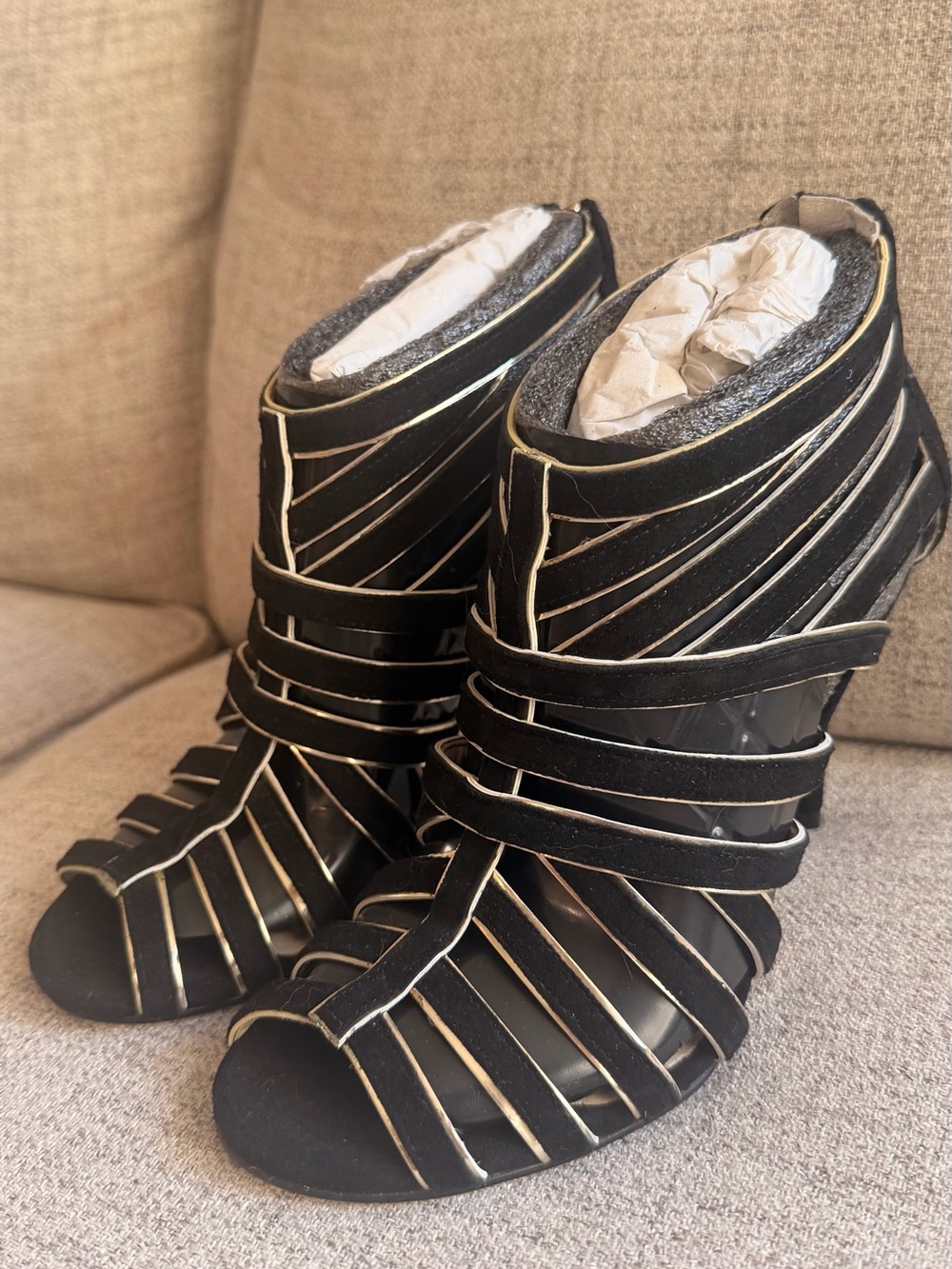 Micheal Kors Women’s Black Strappy Dress Sandals with Gold Sole